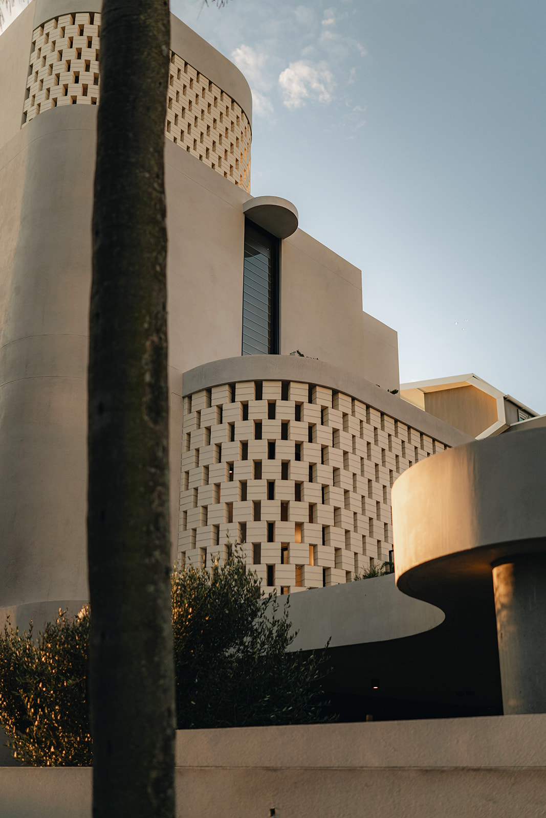 Curved brickwork facade on a luxury Gold Coast residence